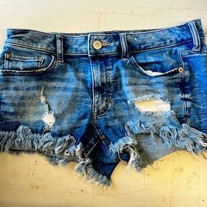 Shortie relaxed low rise Express Jean shorts size 6